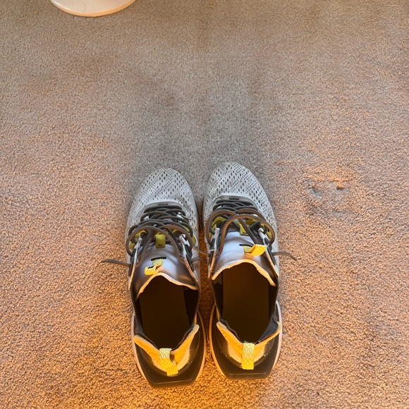 Nike shoes - Picture 3 of 3